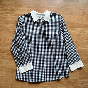 Tommy Hilfiger navy + white gingham blouse 💙
Size S